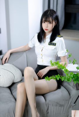 Les longues jambes séduisantes de LAN « White Uniform » de Xu Lan la rendent de plus en plus irritable (40P)