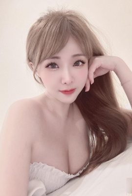 La chérie « Zhang Xiaorou » avec de beaux seins est blanche et tendre, et ses yeux sont pleins de sillons profonds accrocheurs qui sont sur le point d’éclater (10P)