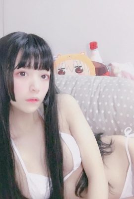 [小奈奈] Bikini en soie blanche(40P)