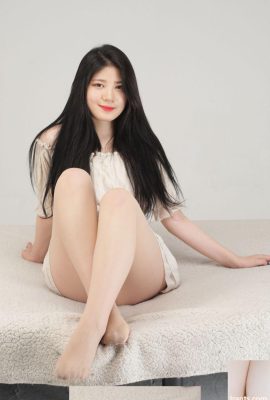 Photos d’une jeune mannequin coréenne blonde et rondelette – Cher (41P)