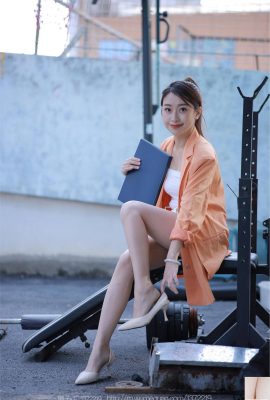 (IESS) Si Xiangjia Xiaojie « Veste orange » (88P)