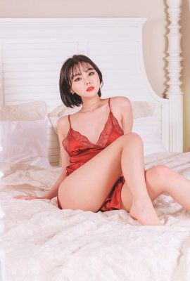 (Yuna) Une coréenne montre ses seins tentants et son cul chaud et a une bonne silhouette sans rien cacher (37P)