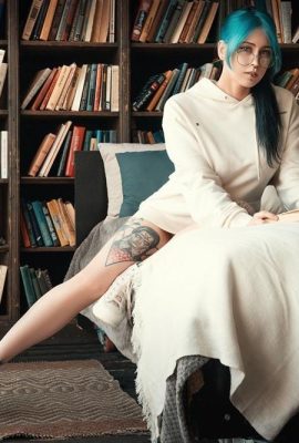 (Suicide Girls) 07 août 2023 – Frutella – Bibliothèque de minuit (42P)