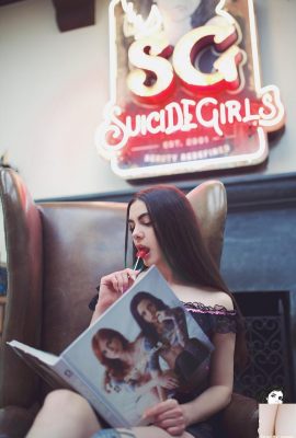 (Suicide Girls) 02 septembre 2023 – Betth – Neon Lolly (49P)