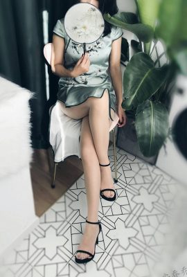 (Collection de belles jambes sur Internet) Modèle de jambe An Qiaoqiao « Cheongsam Shredded Pork » (86P)