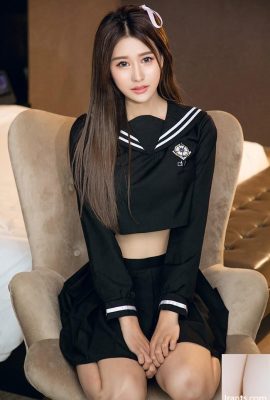 La jolie écolière Xinyi porte l'uniforme scolaire et a des seins ronds et beaux que je veux toucher (65P)