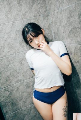 (Sonson) Lolita coréenne révèle ses fesses séduisantes… insupportablement excitée (33P)