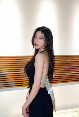 La célébrité Internet « Zhang Xiangxiang » a des courbes fières et des photos accrocheuses. Elle est juste, sexy et accrocheuse (10P)