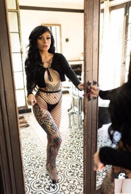 (Suicide Girls) 08 décembre 2023 – Belladona – Golden Hour (49P)