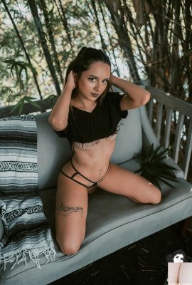 (Suicide Girls) 02 décembre 2023 – Isabella – Crop Top (43P)