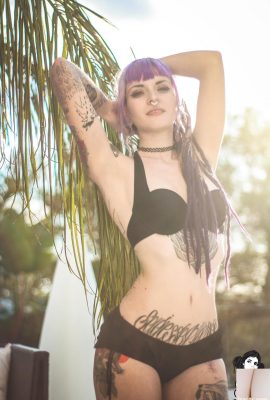 (Suicide Girls) Brighid – Coucher de soleil