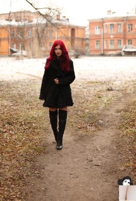 (Suicide Girls) Ultraamarie – Fatiguée de marcher