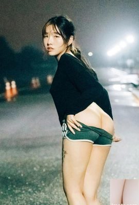 La beauté coréenne SonSon exposée dans la rue tard dans la nuit (36P)
