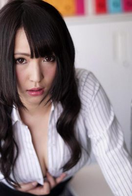 Marina Aoyama 青山Morina (32P)