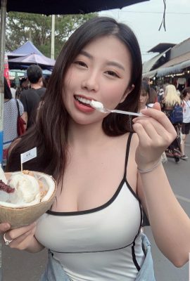 La fille Tiancai adore les desserts, pas étonnant qu'ils soient si sucrés ! Il faisait si chaud que j'avais si peu de « deux grosses boules de petits pains cuits à la vapeur » qui sortaient à la rencontre des invités : j'ai failli tomber toute entière !  (15P)