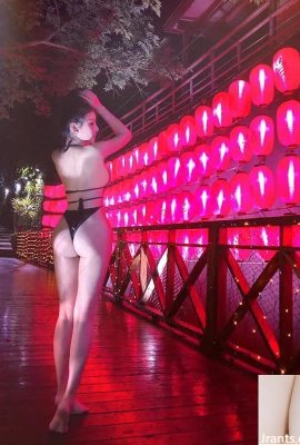 Le mannequin sexy Huo Xuan travaille comme cuisinière dans des pantalons chauds super courts et expose ses fesses pendant la cuisson (27P)
