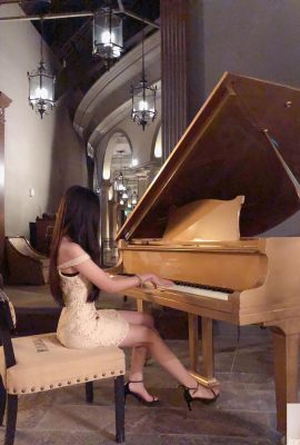 La fille élégante jouant du piano dans Golden Sanmai, la petite robe ne peut cacher ses belles courbes ~ Yan Yan'er (10P)