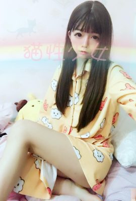 (Jolie fille sur Weibo)Cat girl@pyjama de dessin animé jaune (44P)
