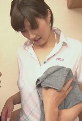 Les éclaboussures d'eau sur une livreuse font ressortir ses gros seins !  – Honoka Orihara (130P)