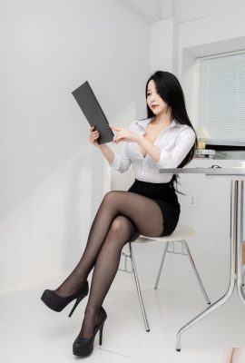 (PUSSY LET) VOL.37 Yoon Seolhwa – Bureau (77P)