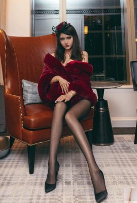 Emily Yin Fei bas noirs talons hauts coquette gros seins belle jeune femme jambes sexy talons hauts (18P)
