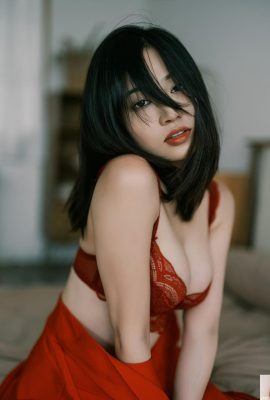 Jeune mannequin Nian Nian – kimono rouge (34P)