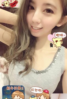 Jolie fille aux grands yeux ~ Ye Ye ~ Selfie super charmant Kawaii avec de petits seins exposés (28P)