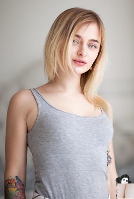 (Suicide Girls) Lyuba – Petite et mignonne