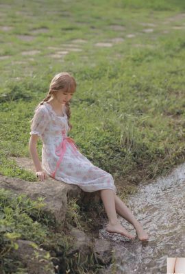 La fille aux tresses est excitée