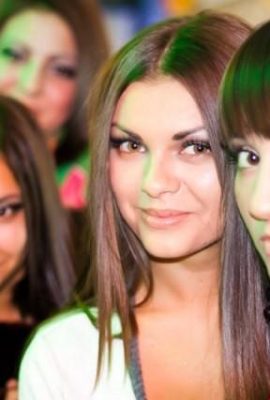 Concours de beauté MM dans une discothèque ukrainienne (groupe) (10P)