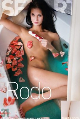 Te voir toi et ton beau-frère vous amuser autant dans la baignoire me rend jalouse Katya AC (122P) !