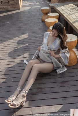 Xiong Xiaonuo portait une robe beige et a pris des photos audacieuses à grande échelle dans la zone de camping (30P)