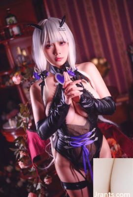 (Coser) Doom 787 – Azur Lane « Glorious Succubus » (40P)