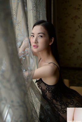 (Modèle chinois sexy) Haut sexy en bas noirs du modèle chinois élégant Lin Meimei