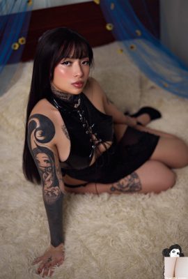 (Suicide Girls) 20 octobre 2024 – Emelody – Sans titre (49P)