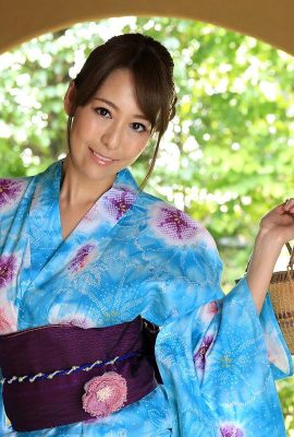 Le visage de la beauté Hikaru Asagiri Yukata déformé par l'insertion anale (22P)