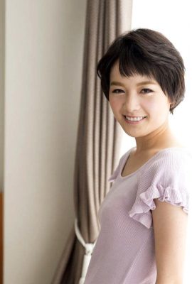 Mari Haneda a trompé une belle actrice et l'a baisée ! (20P)