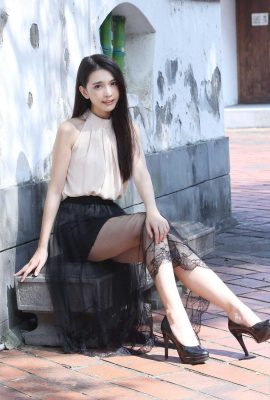 (Chapitre supplémentaire sur les belles jambes) Le mannequin aux longues jambes Lin Yihan a de belles jambes dans une robe en dentelle transparente avec des talons hauts (63P)