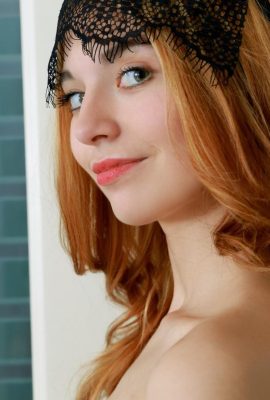 Adèle Shaw – Mers (120P)