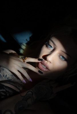 Suicide Girls) 03 février 2025 -Dianakolpaak -Between Light and Dark (49p)