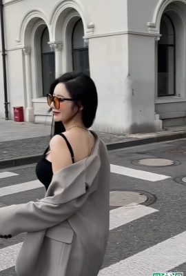 Big Breasts Girl with Deep V Clivage « Xinpei Mandy » est assez accrocheur (20p)
