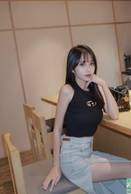 « Li Xin » Les seins pleins et beaux ne peuvent pas cacher leurs jambes séduisantes (25p)