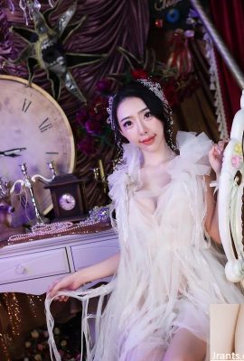 « Peng Xiaoyun » montre ses émeutes blanches et tendres sur Internet (10p)