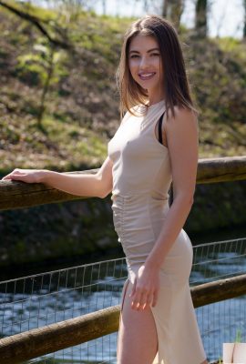 Hilary C – attaché dans (117p)