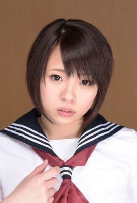 La fille étudiante tendre et en uniforme est en fait assiégée par tant de gens. Elle est une telle bête (19p)