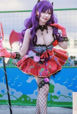 coser »Magic Flower » révèle des jambes blanches, tendres et minces (10p)