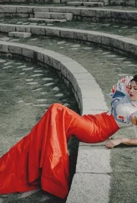 « Lasido » la regardant comme si elle avait retrouvé ses sentiments d’amour originaux (10p)