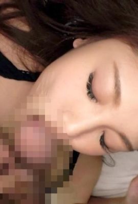 Une beauté qui est une infirmière avec un mamelon fermé et de gros fesses, une belle femme qui criera confortablement si elle frotte ses gros seins.