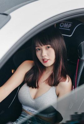 Fille douce et pure « comme » a une superbe figure qui rend les gens durs (10p)