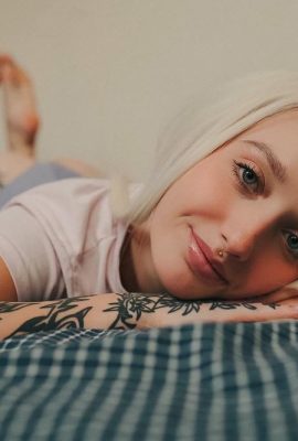 (Suicide Girls) 01 juin 2025 – Thelolaboop – yeux de la chambre (42p)